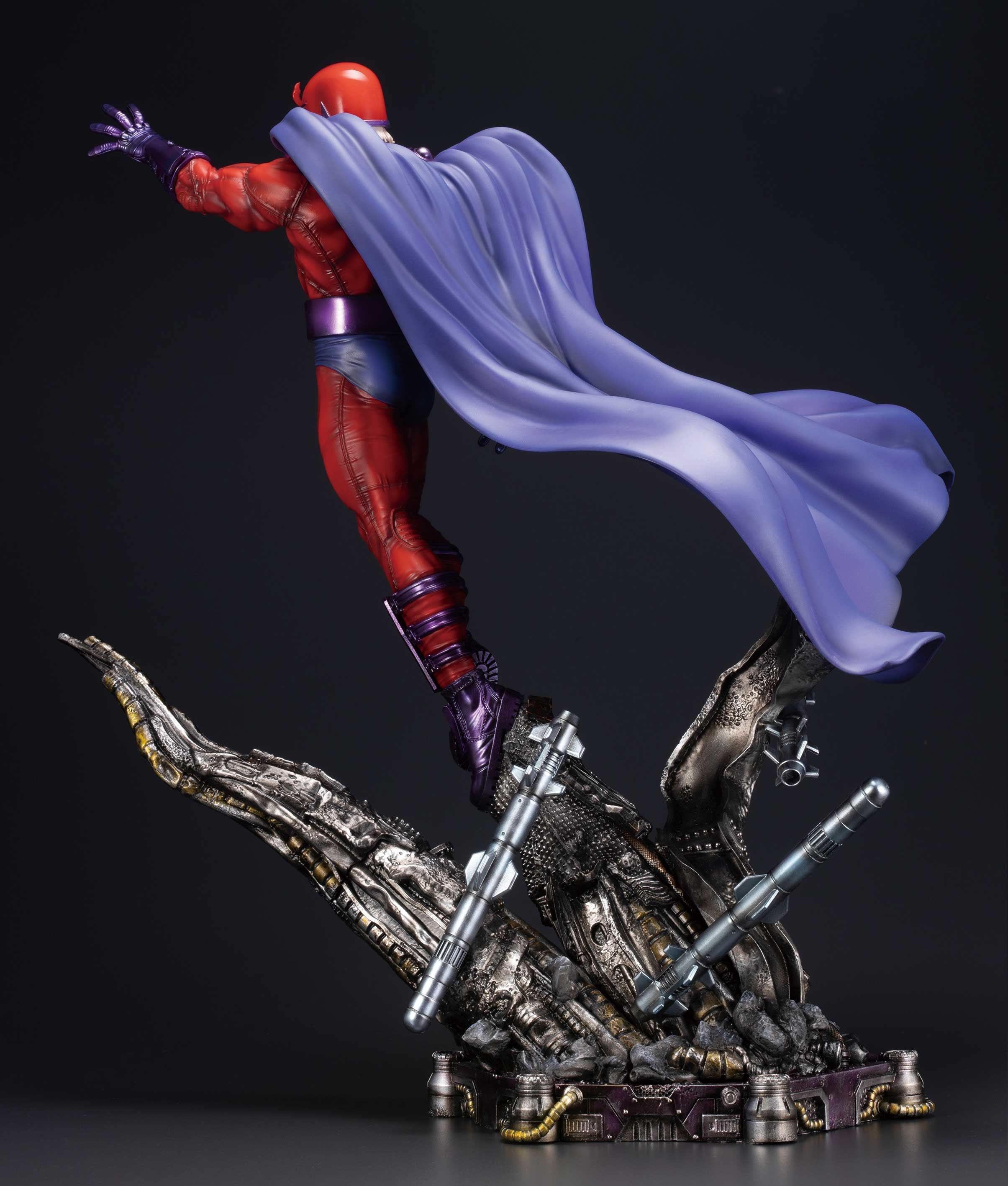 MARVEL UNIVERSE MAGNETO FINE ART STATUE